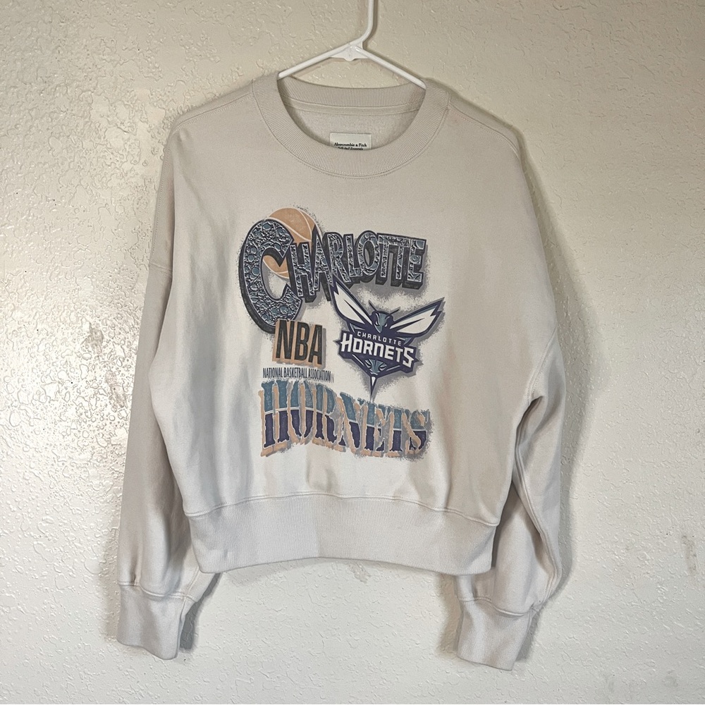 🏀 A&F | NBA crew neck